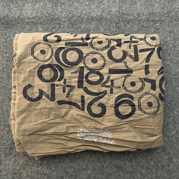 QUENTIN AND CLAUDE 2008 "Numbers" Oak Scarf Revolve Clothing - Picture 8 of 10